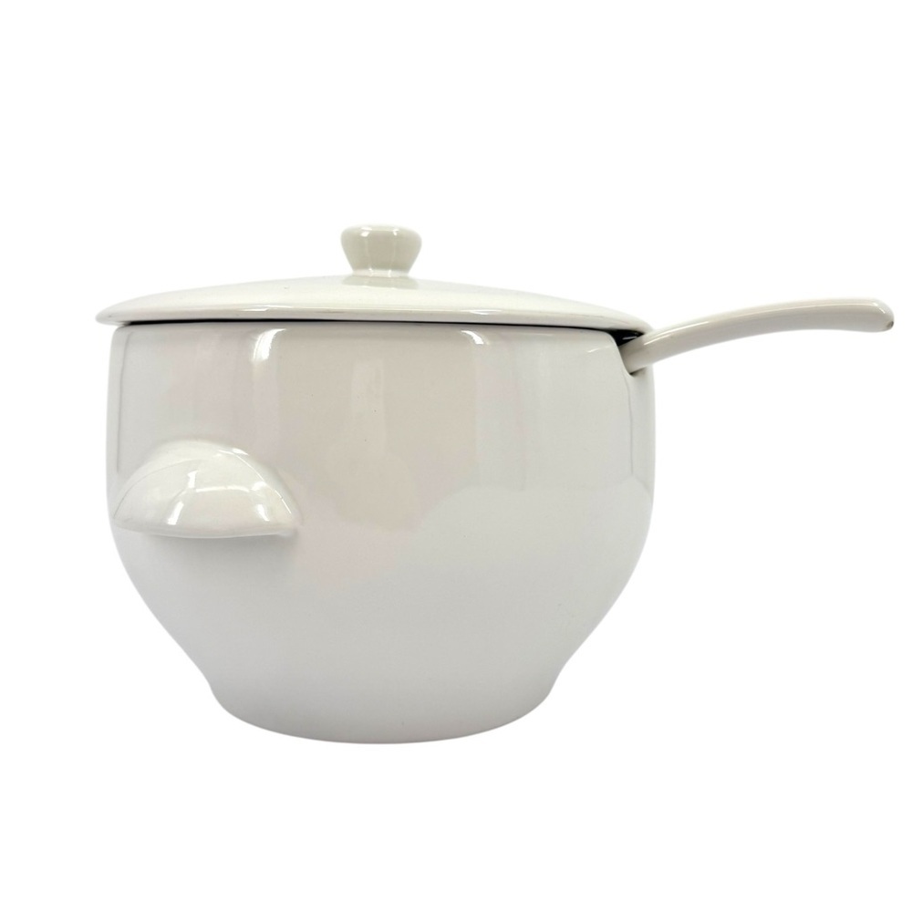 POTTERY BARN CHINA Great White Collection Rim Shape Soup Tureen, Lid, and Ladle